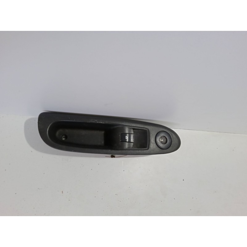 Recambio de mando elevalunas delantero derecho para renault clio ii (bb_, cb_) 1.2 16v (bb05, bb0w, bb11, bb27, bb2t, bb2u, bb2v