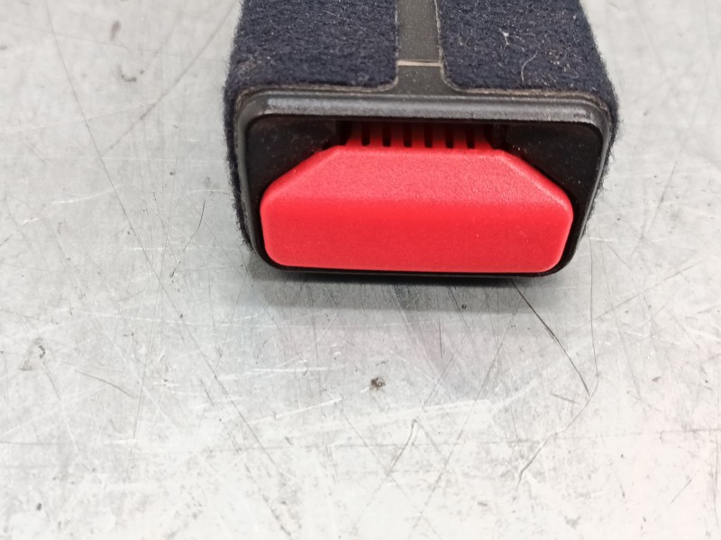 Recambio de anclaje cinturon delantero izquierdo para citroën c3 iii (sx) 1.2 vti 82 referencia OEM IAM   