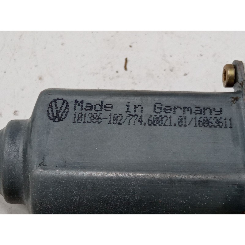 Recambio de motor elevaluna delantero derecho para volkswagen golf iv (1j1) 1.4 16v referencia OEM IAM 1C959802A  