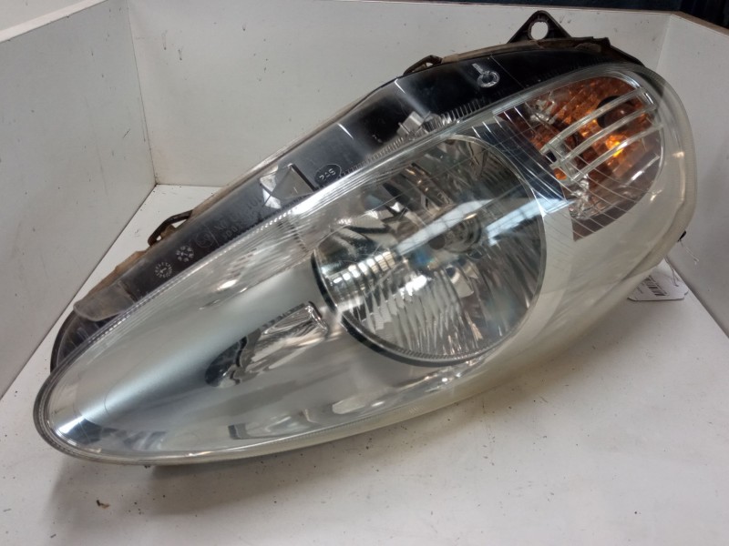 Recambio de faro derecho para fiat grande punto (199_) 1.4 16v (199bxg1b, 199axg1b) referencia OEM IAM   