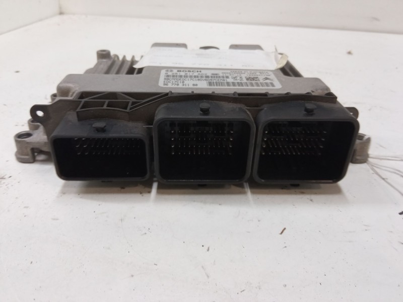 Recambio de centralita motor uce para citroën c4 ii (nc_) 1.6 hdi 90 referencia OEM IAM 9677031180 0281017862 