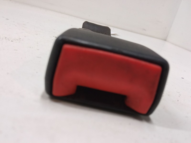 Recambio de anclaje cinturon trasero izquierdo para fiat doblo furgoneta/monovolumen (223_) 1.3 d multijet referencia OEM IAM   