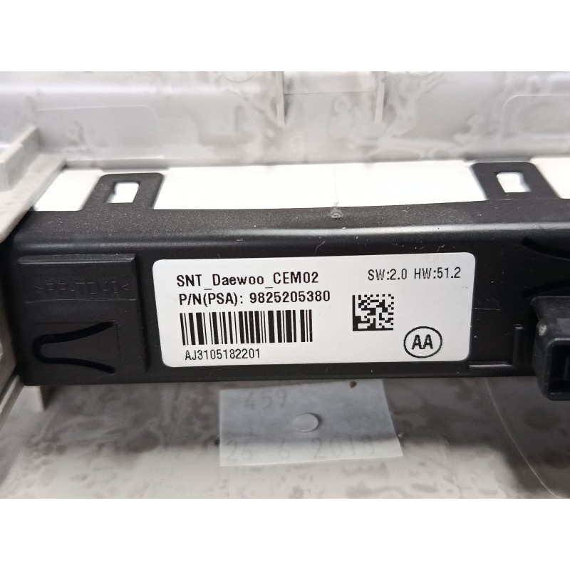 Recambio de luz interior delantera para citroën c3 iii (sx) 1.2 vti 82 referencia OEM IAM 9825205380  