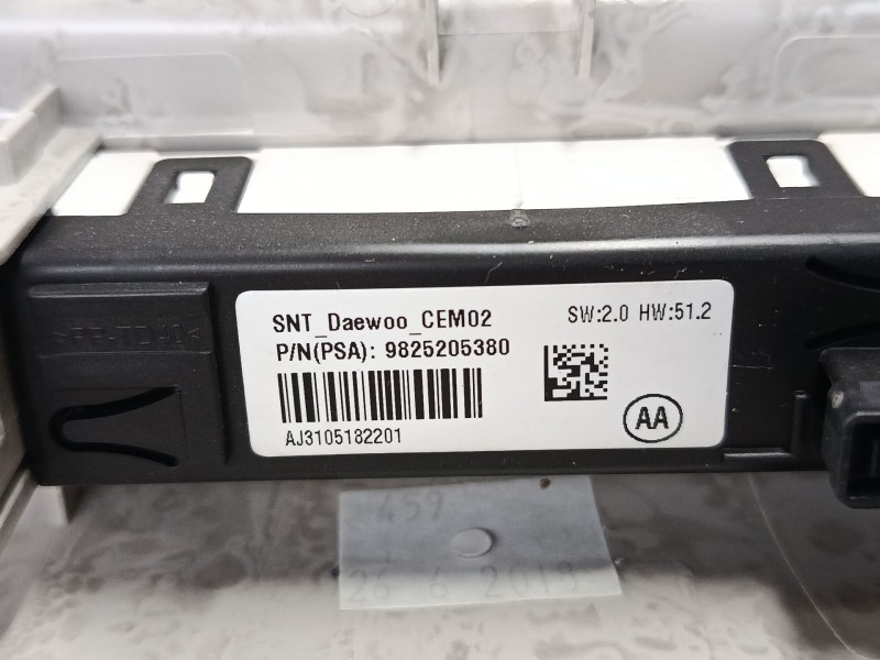Recambio de luz interior delantera para citroën c3 iii (sx) 1.2 vti 82 referencia OEM IAM 9825205380  