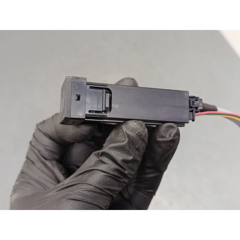 Recambio de puerto usb tipo c para toyota corolla station wagon (_e21_) 1.8 hybrid (zwe211) referencia OEM IAM 8619002110  