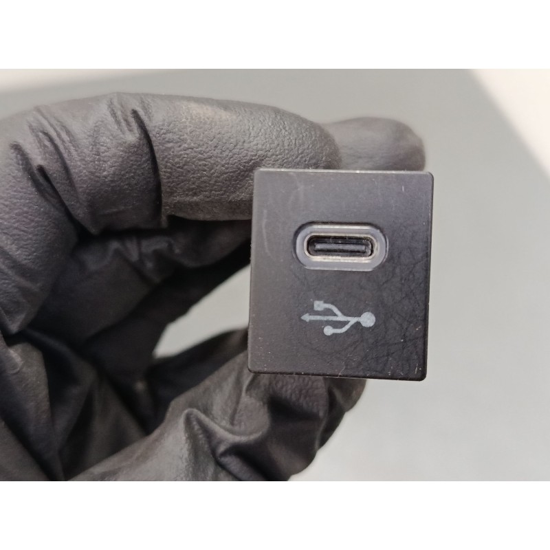 Recambio de puerto usb tipo c para toyota corolla station wagon (_e21_) 1.8 hybrid (zwe211) referencia OEM IAM 8619002110  
