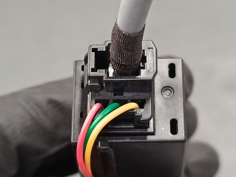 Recambio de puerto usb tipo c para toyota corolla station wagon (_e21_) 1.8 hybrid (zwe211) referencia OEM IAM 8619002110  