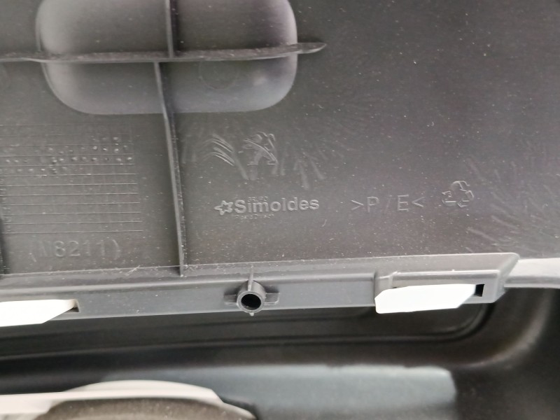 Recambio de guarnecido puerta trasera derecha para citroën c3 iii (sx) 1.2 vti 82 referencia OEM IAM   