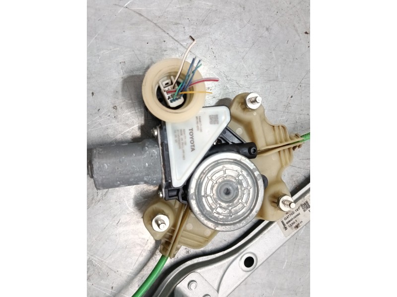 Recambio de elevalunas electrico trasero izquierdo para toyota corolla station wagon (_e21_) 1.8 hybrid (zwe211) referencia OEM 