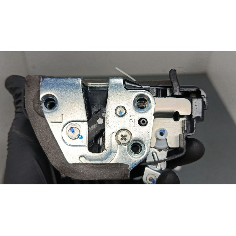 Recambio de cerradura puerta trasera izquierda para toyota corolla station wagon (_e21_) 1.8 hybrid (zwe211) referencia OEM IAM 