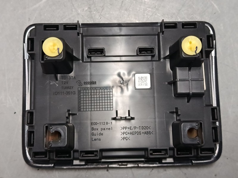 Recambio de luz interior delantera para toyota corolla station wagon (_e21_) 1.8 hybrid (zwe211) referencia OEM IAM 1D111351G  
