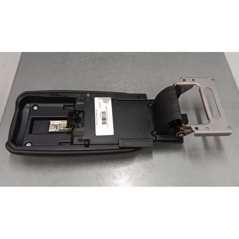 Recambio de apoyabrazos central para toyota corolla station wagon (_e21_) 1.8 hybrid (zwe211) referencia OEM IAM   