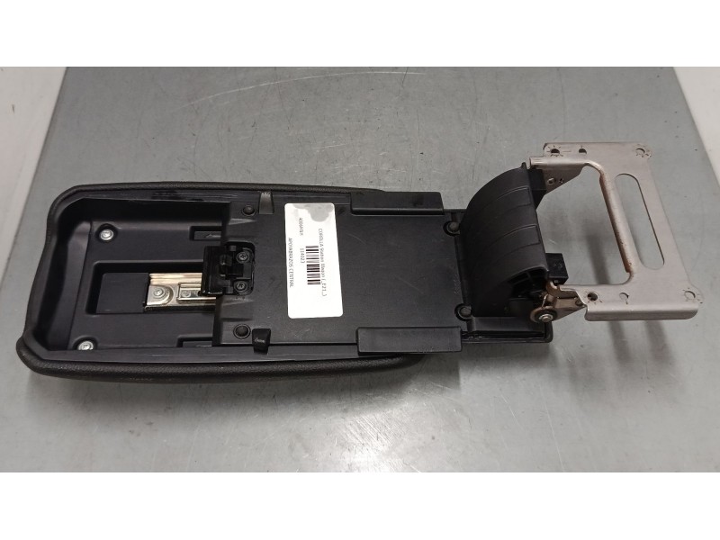Recambio de apoyabrazos central para toyota corolla station wagon (_e21_) 1.8 hybrid (zwe211) referencia OEM IAM   