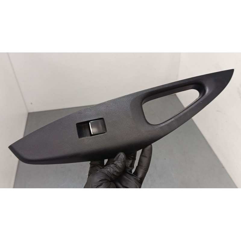 Recambio de mando elevalunas trasero derecho para toyota corolla station wagon (_e21_) 1.8 hybrid (zwe211) referencia OEM IAM   