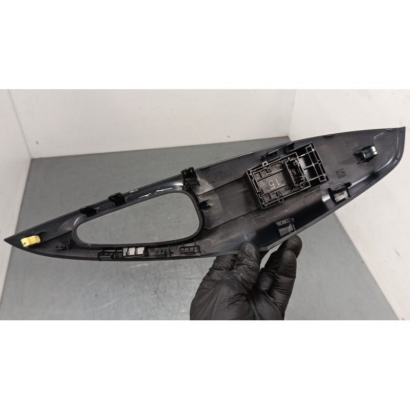 Recambio de mando elevalunas trasero derecho para toyota corolla station wagon (_e21_) 1.8 hybrid (zwe211) referencia OEM IAM   