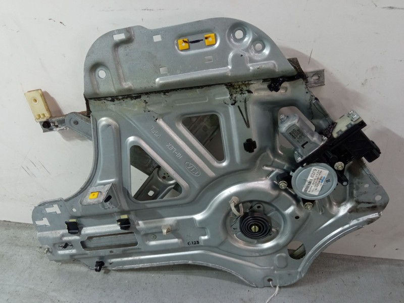 Recambio de elevalunas electrico delantero izquierdo para kia carnival / grand carnival iii (vq) 2.9 crdi referencia OEM IAM 824