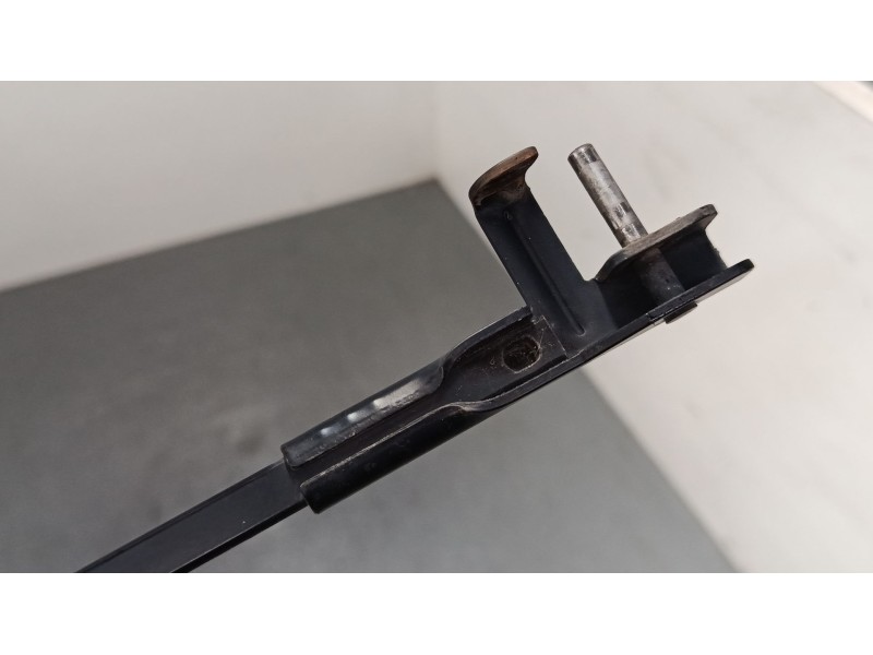 Recambio de brazo limpia delantero izquierdo para ford focus ii turnier (da_, ffs, ds) 1.6 tdci referencia OEM IAM 4m5117526ad  