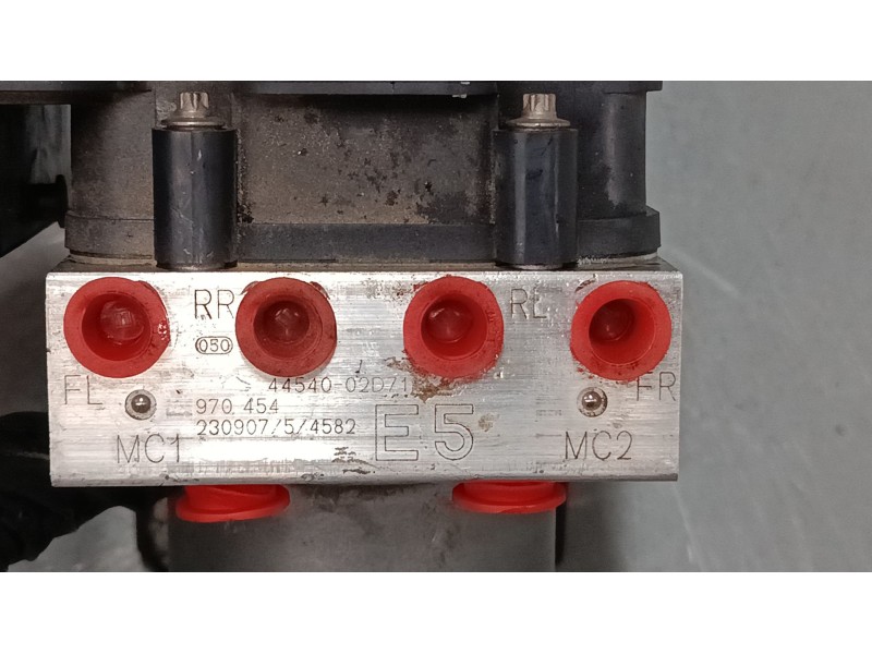 Recambio de abs para toyota corolla station wagon (_e21_) 1.8 hybrid (zwe211) referencia OEM IAM 4454002D71 970454 