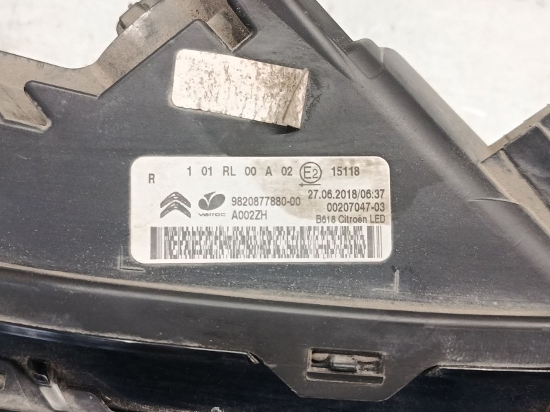 Recambio de faro luz diurna derecho para citroën c3 iii (sx) 1.2 vti 82 referencia OEM IAM 9820877880  