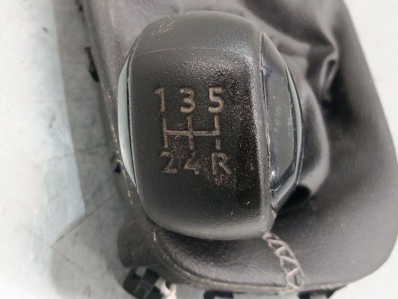 Recambio de pomo palanca cambio para citroën c3 iii (sx) 1.2 vti 82 referencia OEM IAM   