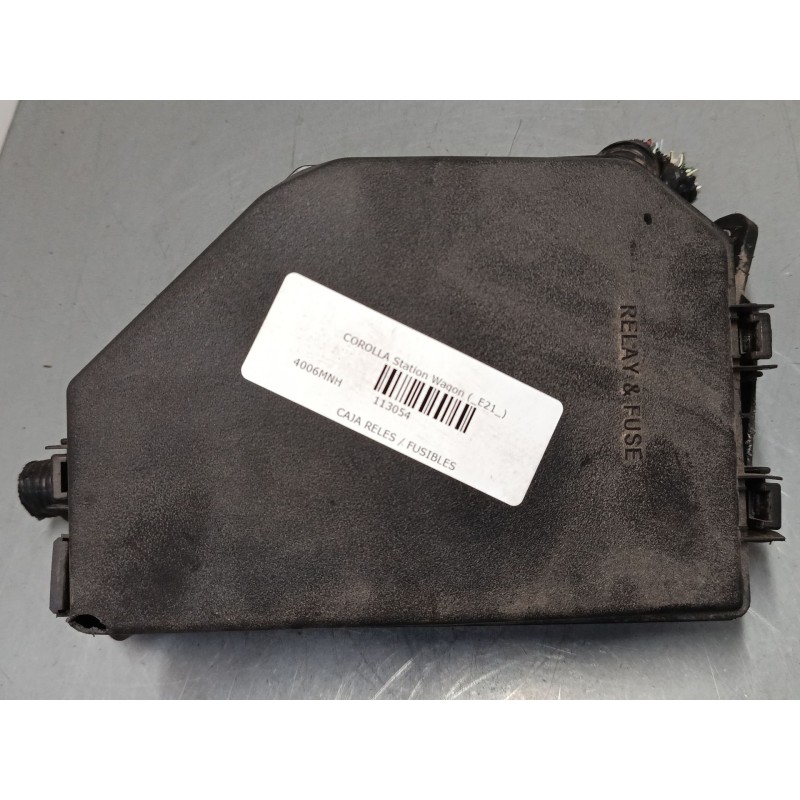 Recambio de caja reles / fusibles para toyota corolla station wagon (_e21_) 1.8 hybrid (zwe211) referencia OEM IAM 8266202K80  