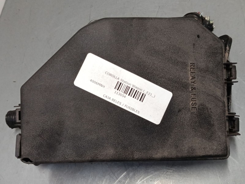 Recambio de caja reles / fusibles para toyota corolla station wagon (_e21_) 1.8 hybrid (zwe211) referencia OEM IAM 8266202K80  