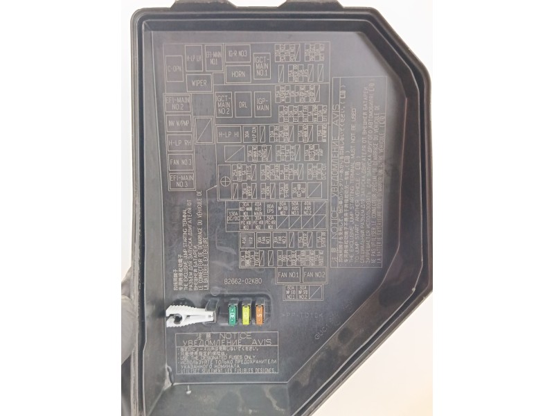 Recambio de caja reles / fusibles para toyota corolla station wagon (_e21_) 1.8 hybrid (zwe211) referencia OEM IAM 8266202K80  