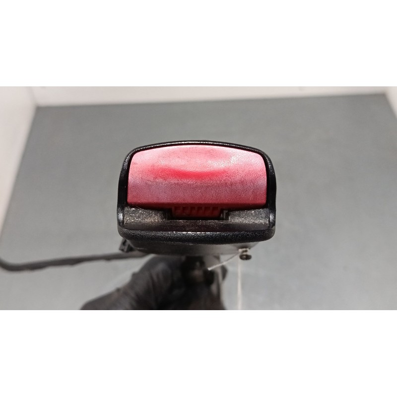 Recambio de anclaje cinturon delantero izquierdo para renault megane iii hatchback (bz0/1_, b3_) 1.2 tce (bz2b, bz11) referencia