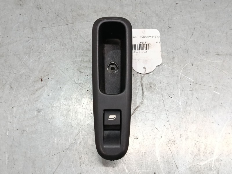 Recambio de mando elevalunas trasero izquierdo para citroën c3 iii (sx) 1.2 vti 82 referencia OEM IAM   