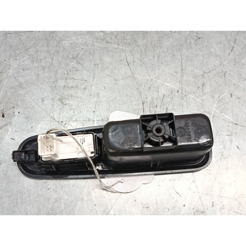 Recambio de mando elevalunas trasero izquierdo para citroën c3 iii (sx) 1.2 vti 82 referencia OEM IAM   