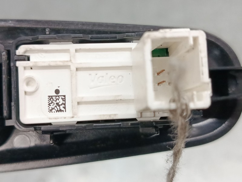 Recambio de mando elevalunas trasero izquierdo para citroën c3 iii (sx) 1.2 vti 82 referencia OEM IAM   