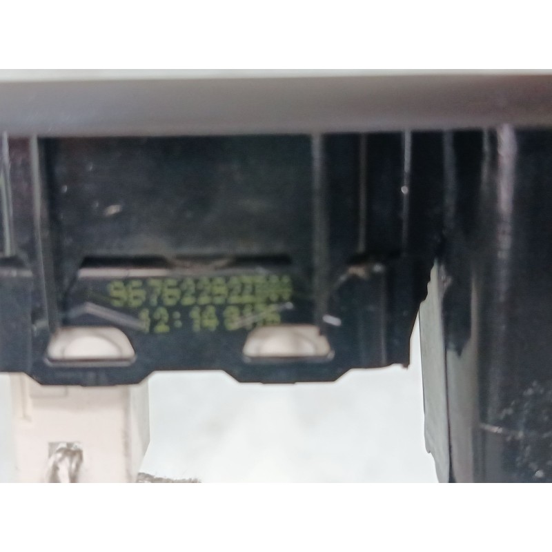 Recambio de mando elevalunas trasero izquierdo para citroën c3 iii (sx) 1.2 vti 82 referencia OEM IAM   
