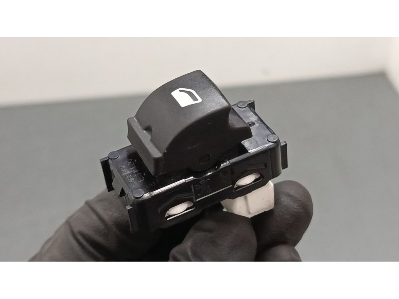 Recambio de mando elevalunas delantero derecho para citroën c3 iii (sx) 1.2 vti 82 referencia OEM IAM 96862292zd  