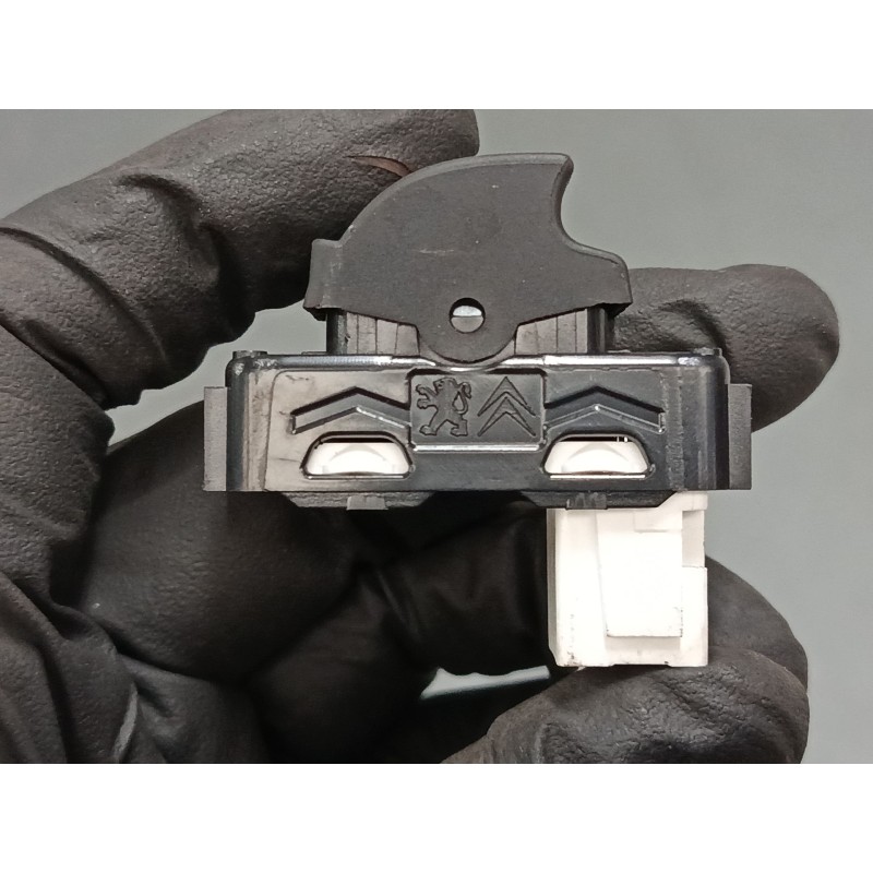 Recambio de mando elevalunas delantero derecho para citroën c3 iii (sx) 1.2 vti 82 referencia OEM IAM 96862292zd  
