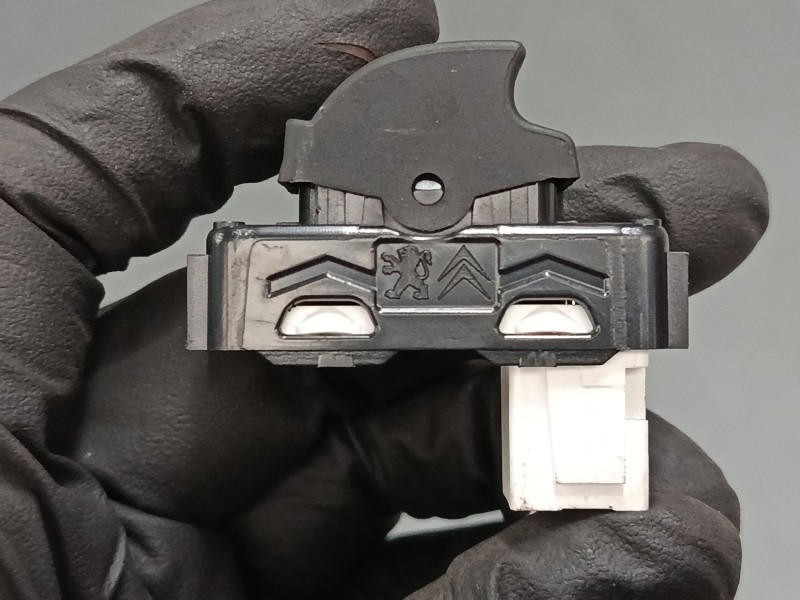 Recambio de mando elevalunas delantero derecho para citroën c3 iii (sx) 1.2 vti 82 referencia OEM IAM 96862292zd  