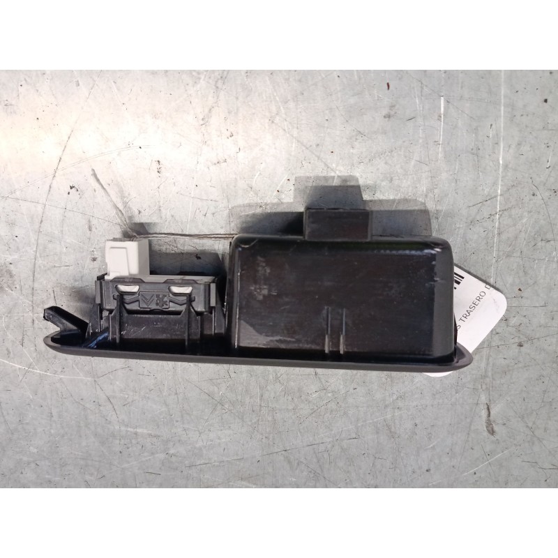 Recambio de mando elevalunas trasero derecho para citroën c3 iii (sx) 1.2 vti 82 referencia OEM IAM   