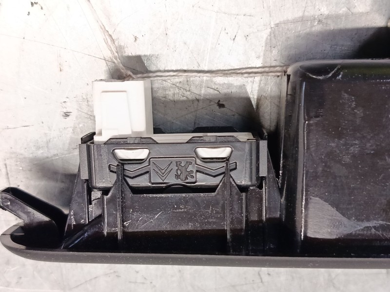 Recambio de mando elevalunas trasero derecho para citroën c3 iii (sx) 1.2 vti 82 referencia OEM IAM   