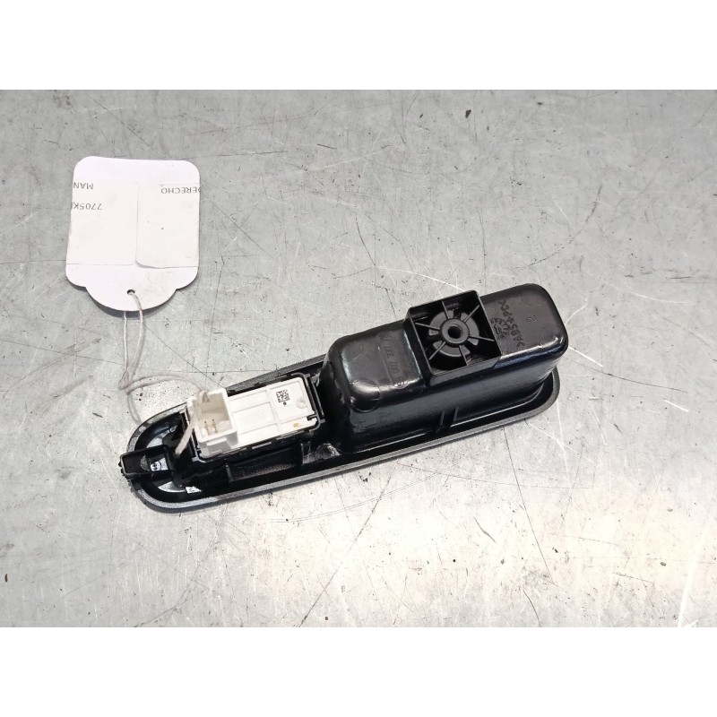 Recambio de mando elevalunas trasero derecho para citroën c3 iii (sx) 1.2 vti 82 referencia OEM IAM   