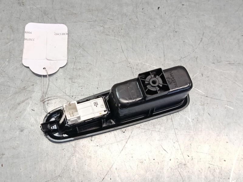 Recambio de mando elevalunas trasero derecho para citroën c3 iii (sx) 1.2 vti 82 referencia OEM IAM   