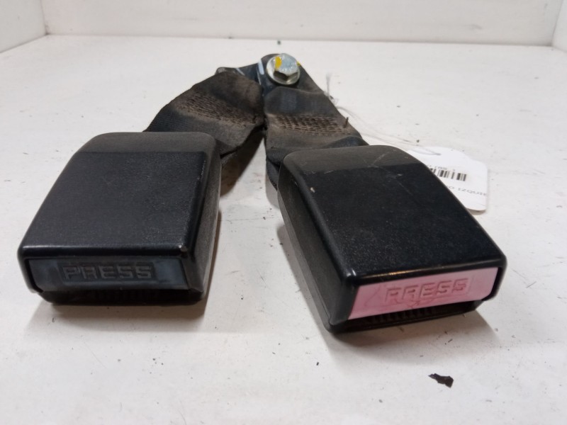 Recambio de anclaje cinturon trasero izquierdo para dacia sandero (bs_) 1.6 mpi 85 (bs03) referencia OEM IAM   