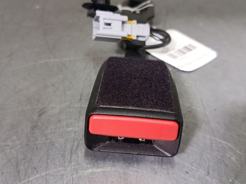 Recambio de anclaje cinturon delantero izquierdo para peugeot 208 i (ca_, cc_) 1.2 vti 82 referencia OEM IAM   