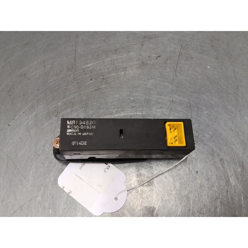 Recambio de mando elevalunas trasero izquierdo para mitsubishi montero sport i (k7_, k9_) 2.5 td (k94w, k74t) referencia OEM IAM