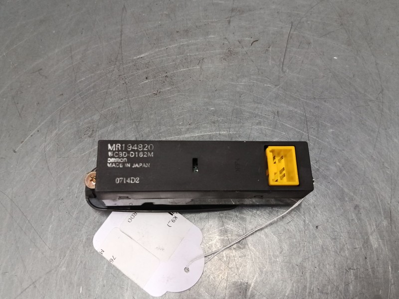 Recambio de mando elevalunas trasero izquierdo para mitsubishi montero sport i (k7_, k9_) 2.5 td (k94w, k74t) referencia OEM IAM
