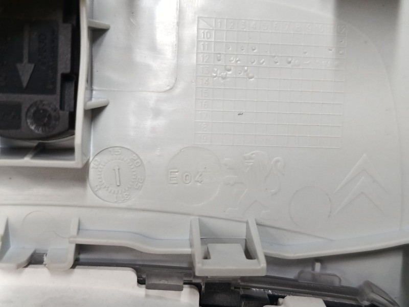 Recambio de luz interior delantera para peugeot 208 i (ca_, cc_) 1.2 vti 82 referencia OEM IAM 9656164180  