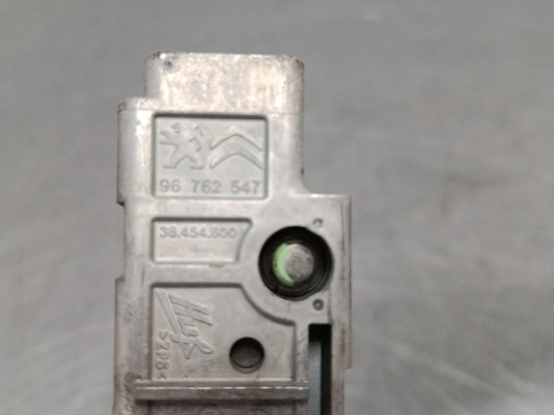 Recambio de clausor para peugeot 208 i (ca_, cc_) 1.2 vti 82 referencia OEM IAM 96762547 9663123380 