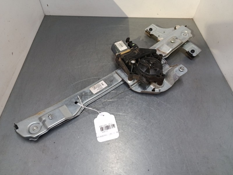 Recambio de elevalunas electrico delantero derecho para peugeot 208 i (ca_, cc_) 1.2 vti 82 referencia OEM IAM 9673154380 967425
