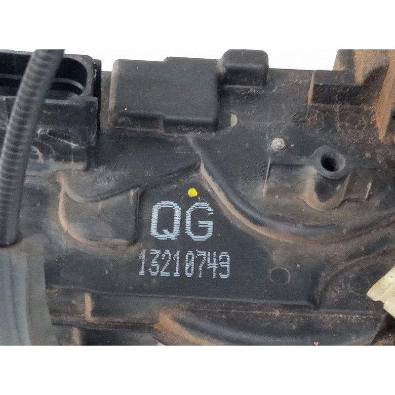 Recambio de cerradura puerta delantera derecha para opel zafira / zafira family b (a05) 1.9 cdti (m75) referencia OEM IAM 132107