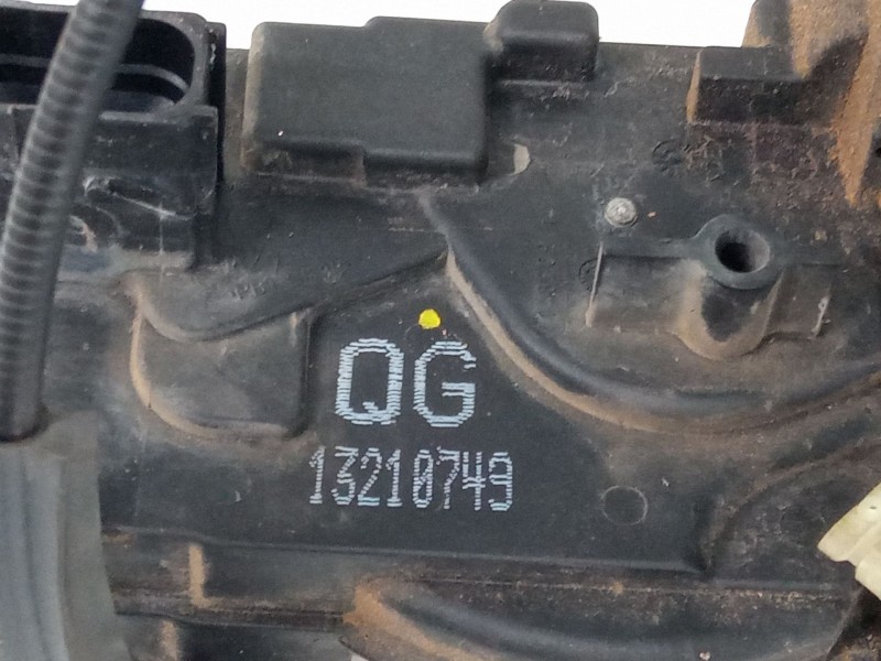 Recambio de cerradura puerta delantera derecha para opel zafira / zafira family b (a05) 1.9 cdti (m75) referencia OEM IAM 132107