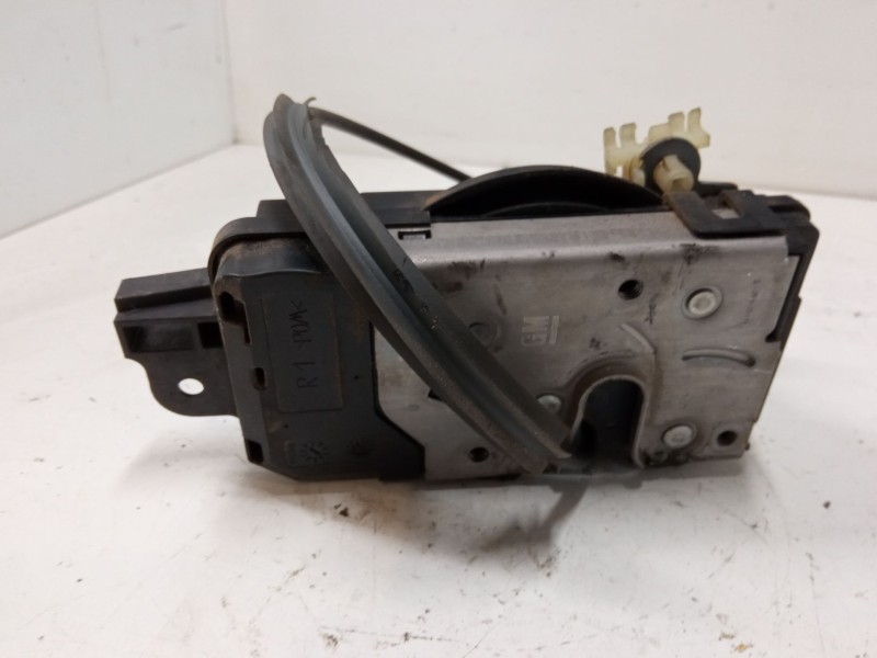 Recambio de cerradura puerta delantera derecha para opel zafira / zafira family b (a05) 1.9 cdti (m75) referencia OEM IAM 132107