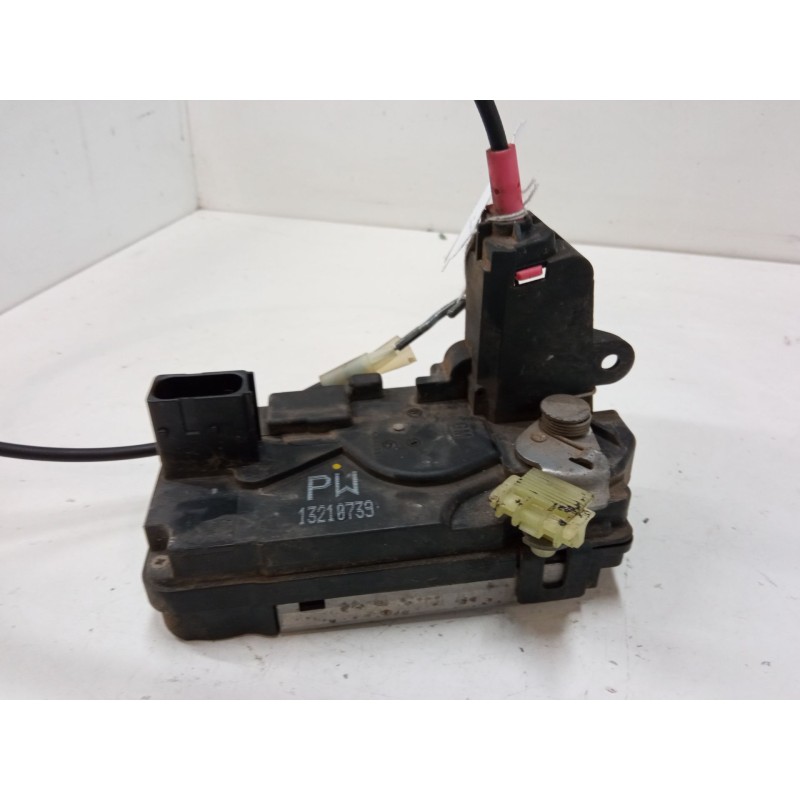 Recambio de cerradura puerta trasera derecha para opel zafira / zafira family b (a05) 1.9 cdti (m75) referencia OEM IAM 13218739